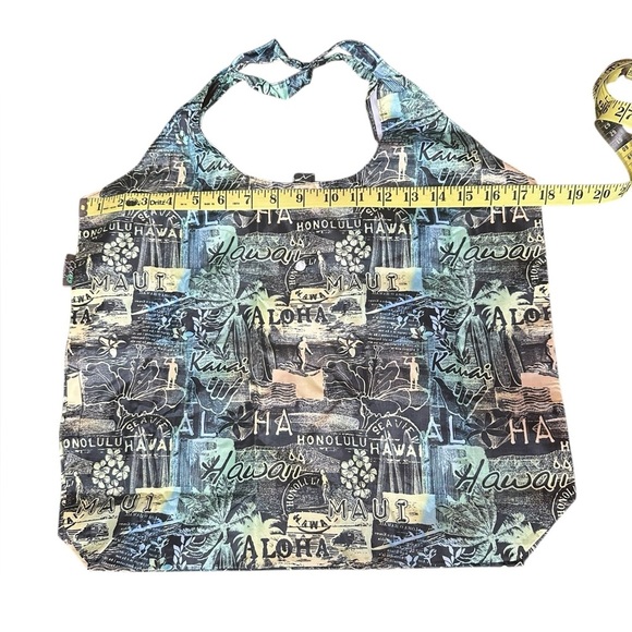 Hawaiian Print Travel Bag - Picture 4 of 7